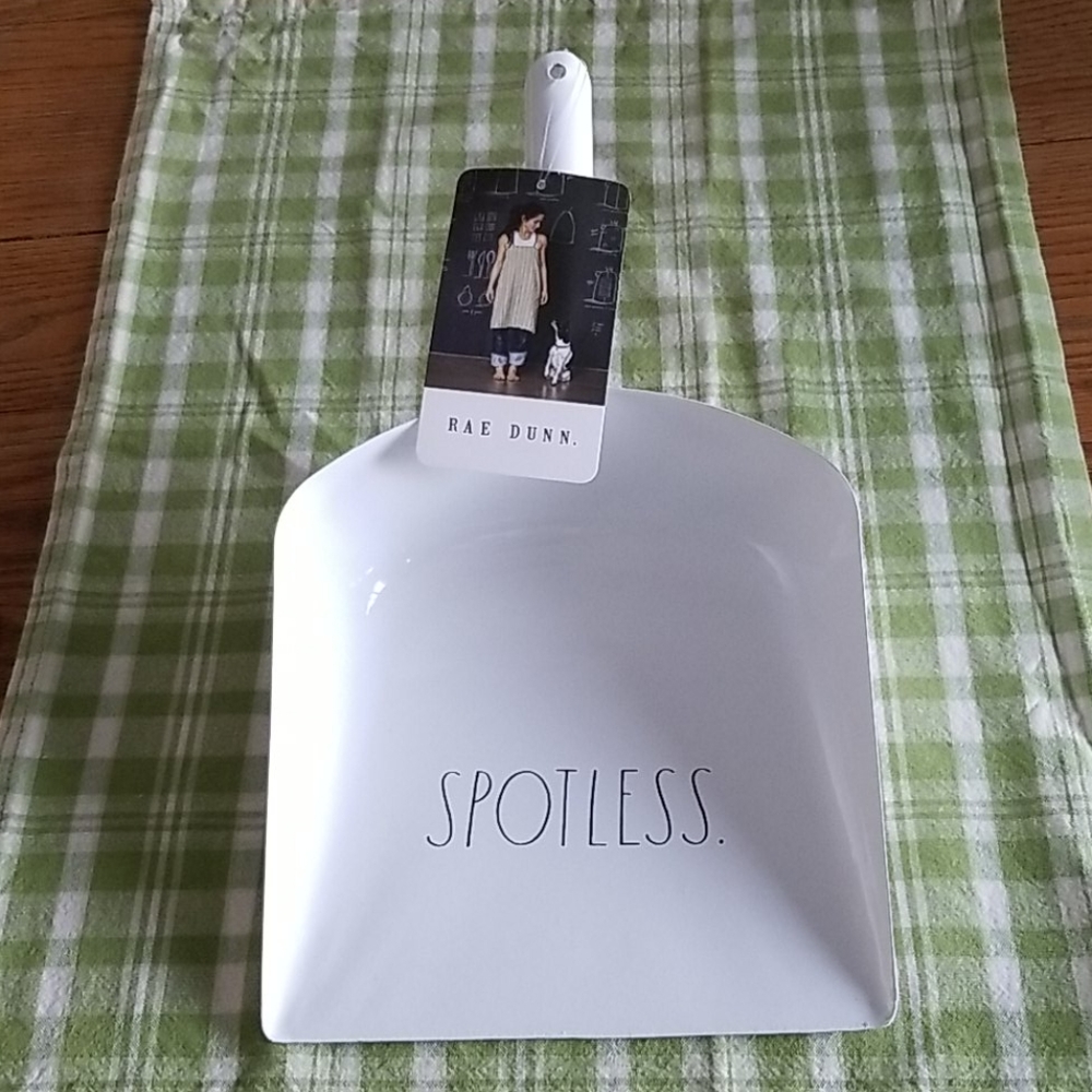 RAE DUNN "SPOTLESS" DUSTPAN